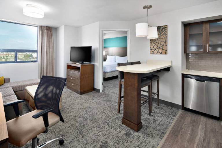 One Bedroom Suite 1 King City and Mountain View