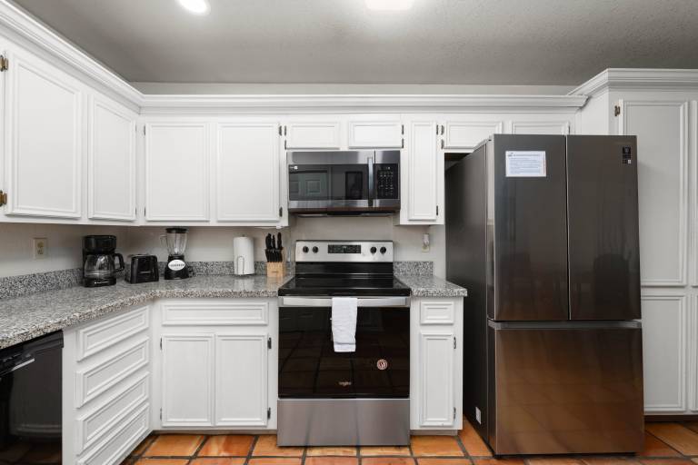 Condo with pool & grill | Sea view — photo 2