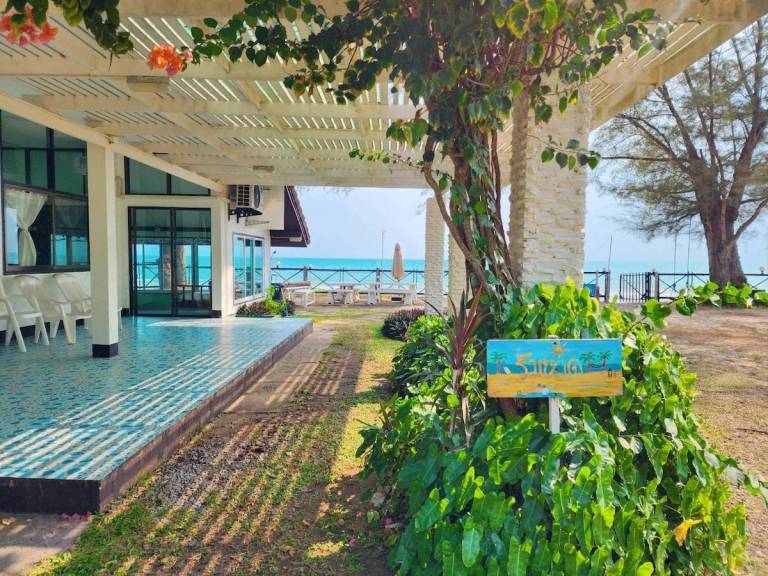 Rimhad Villa 4BR Maepim beachfront-Rayong — photo 5