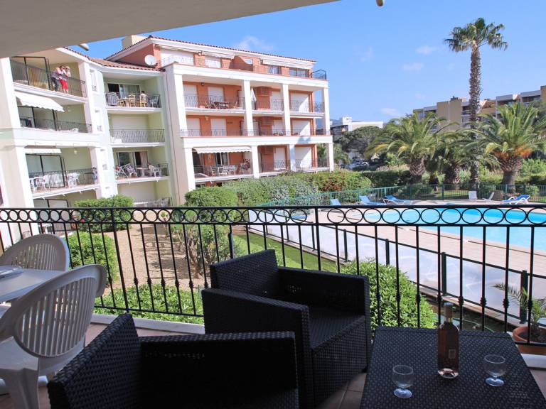 Apartment with terrace & pool in Sainte-Maxime