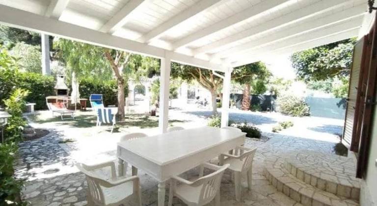 House with patio & yard — photo 5