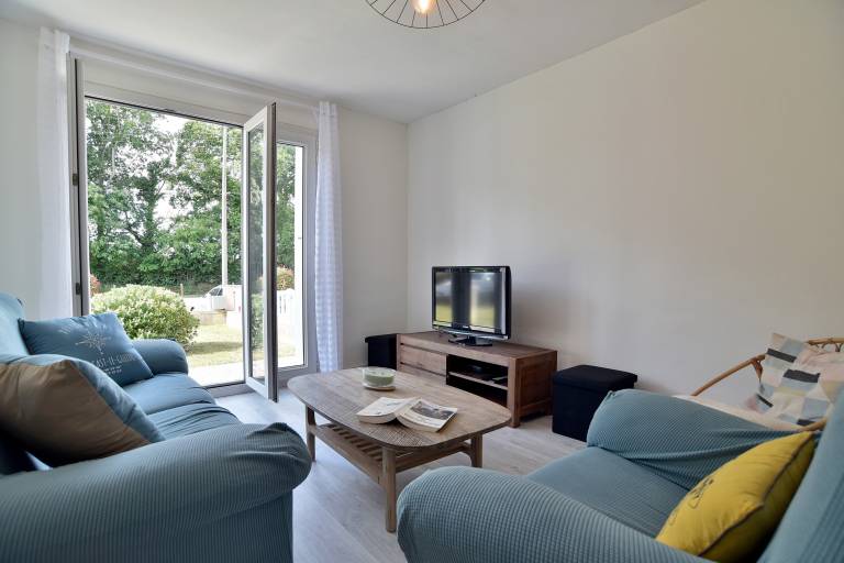 Family-oriented house with terrace, BBQ & yard | Pet-friendly — photo 2