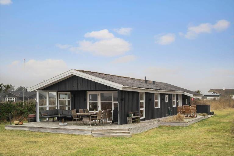 Fully equipped spacious vacation home with barbecue | Dogs allowed in Lokken