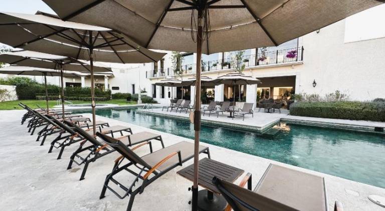 Vacation home with pool & hot tub | Good for workation — photo 4