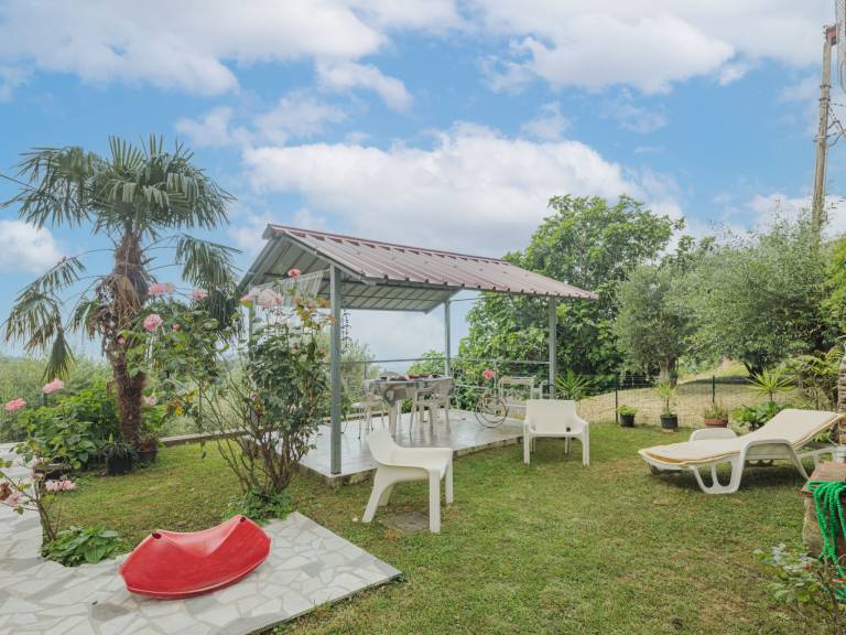 Holiday apartment with terrace & garden — photo 5