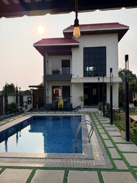 Vacation home with pool & yard | Suitable for remote work | Pet-friendly in Indore