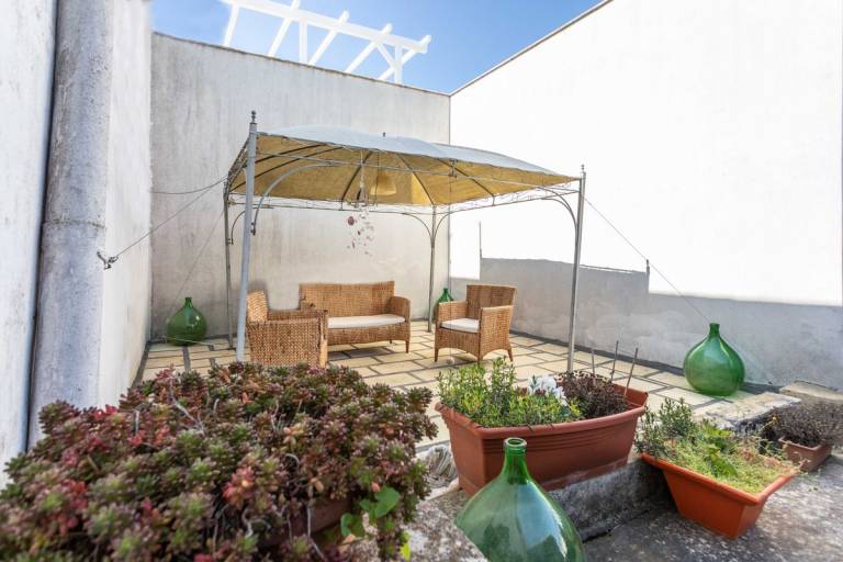 Rental apartment with grill & jacuzzi | City view — photo 5
