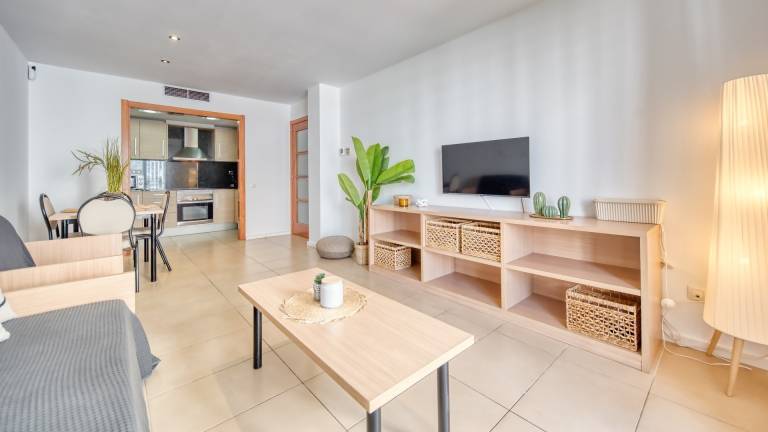 Holiday apartment with pool — photo 4
