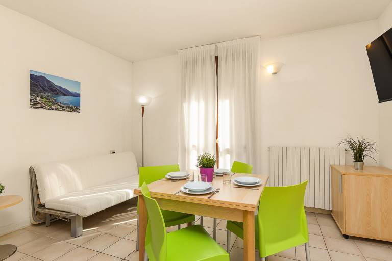 Rental apartment with yard in Porlezza