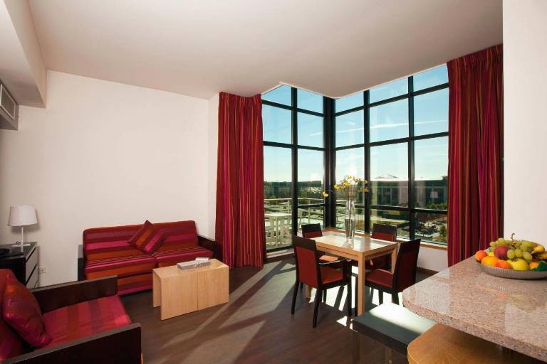 Nice serviced apartment with patio & yard | Dogs allowed — photo 2