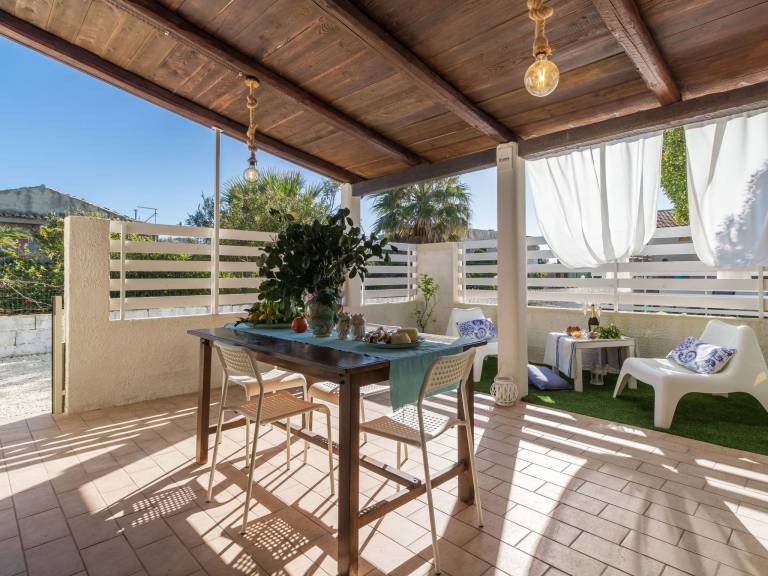 Edoné, Wohnung mit Blick auf einen Sandstrand — photo 4