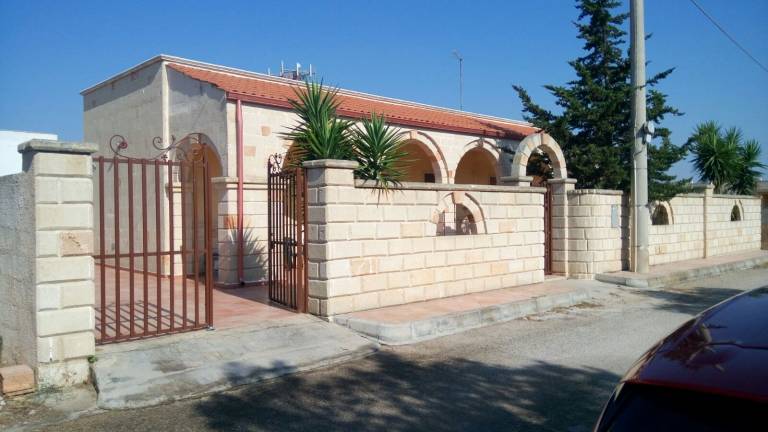 Villa with yard & barbeque | Garden view — photo 2