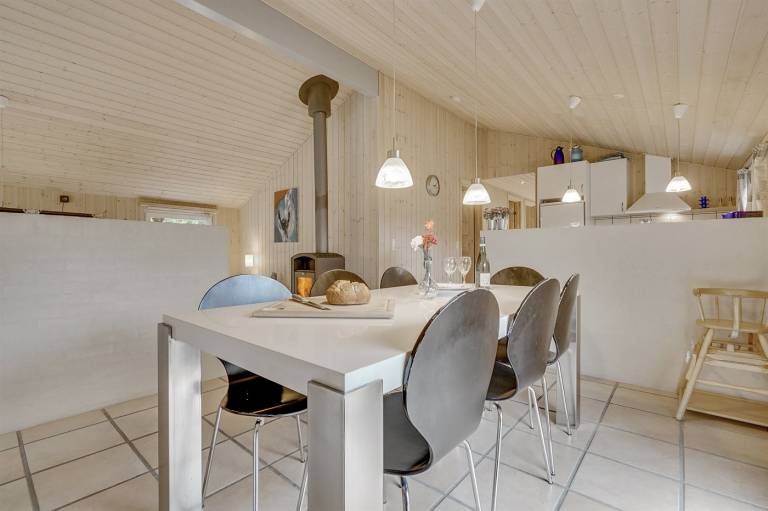 Family-oriented vacation home with patio, jacuzzi & sauna | Dogs allowed — photo 3