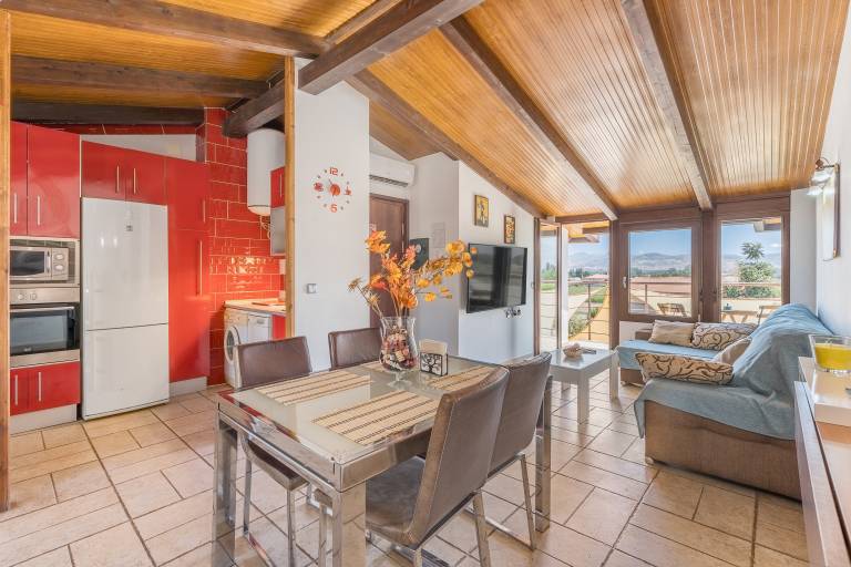 Holiday apartment with heated pool, garden & patio | Mountain view — photo 5