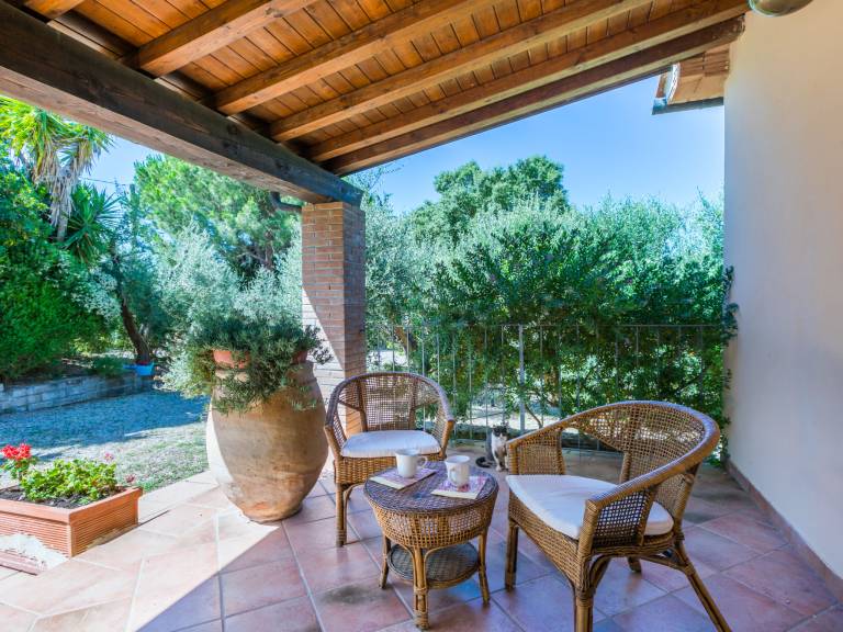 House with patio, pool & barbecue — photo 3