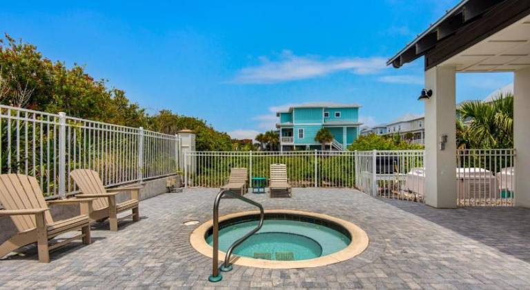 House with pool — photo 2