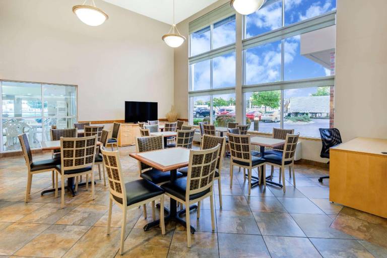 Super 8 By Wyndham Madison South — photo 3