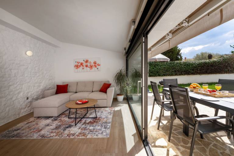 Fully equipped vacation home with patio, private pool & yard | Panoramic view | Pets allowed — photo 4
