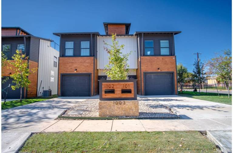 Spectacular 3 BR 2 5 BA Apt Near Downtown