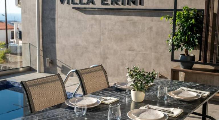 Fully equipped villa with private pool, barbeque & patio | Pets allowed — photo 4