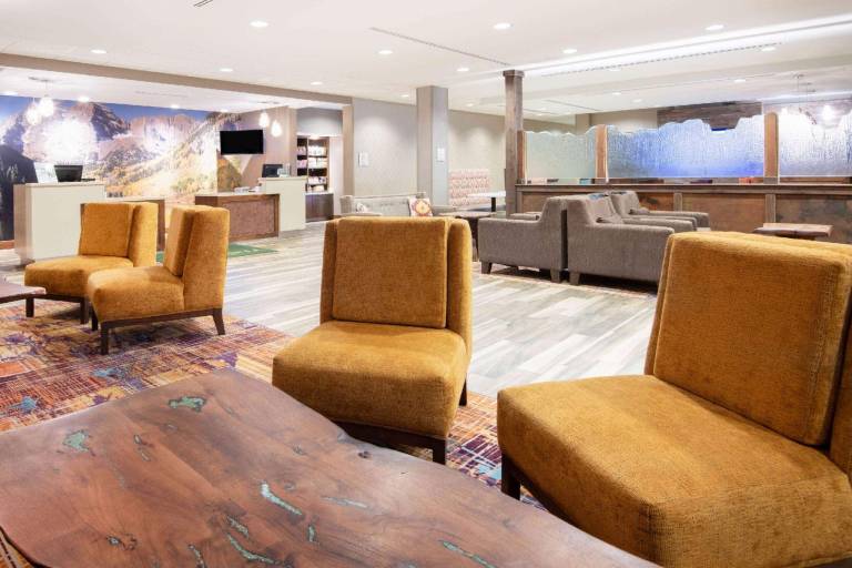 La Quinta Inn & Suites by Wyndham Durango — photo 4