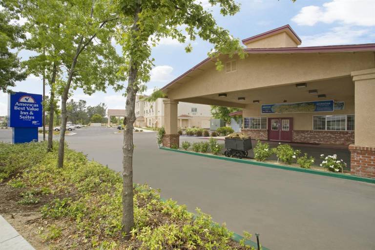 Americas Best Value Inn & Suites Oroville — photo 5