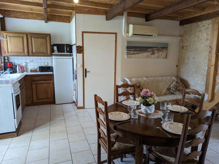 Cottage with grill & yard — photo 5