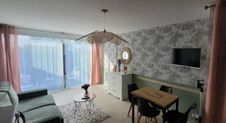 Beautiful holiday apartment with patio | Next to the beach | Pet-friendly — photo 2