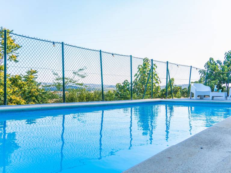 Fully equipped spacious vacation home with terrace, yard & grill | Pets allowed — photo 5