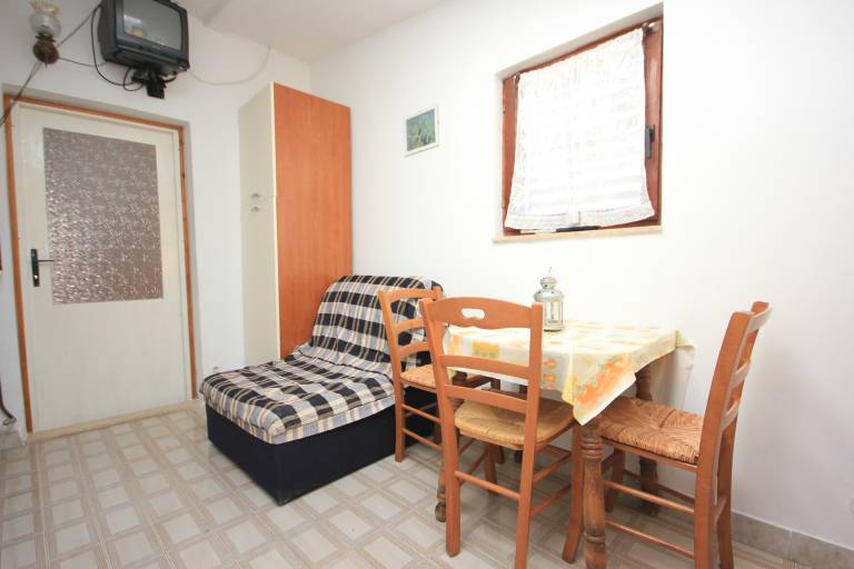 Rental apartment with garden, pool & grill — photo 4