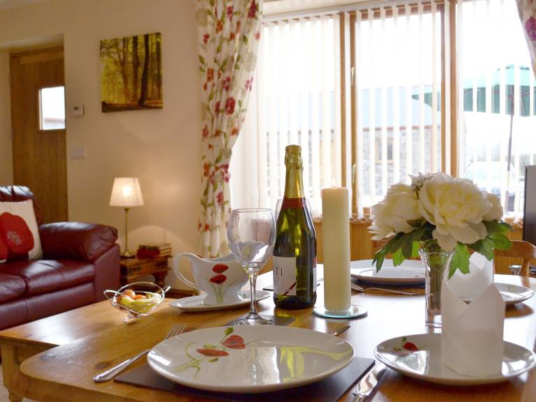 Cottage with garden & patio — photo 4