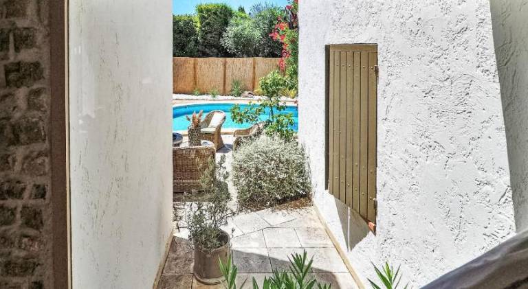 Vacation home with pool — photo 5