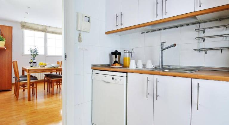 Holiday apartment | Close to Cathedral-Basilica of Our Lady of the Pillar | Pets allowed — photo 2