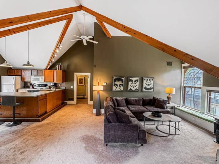 Apartment with yard | Pets are welcome — photo 2