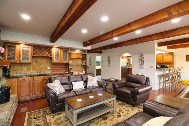 Vacation home with BBQ, jacuzzi & pool — photo 4