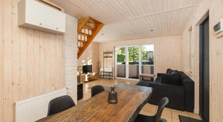 Lodge with patio, yard & barbeque — photo 4