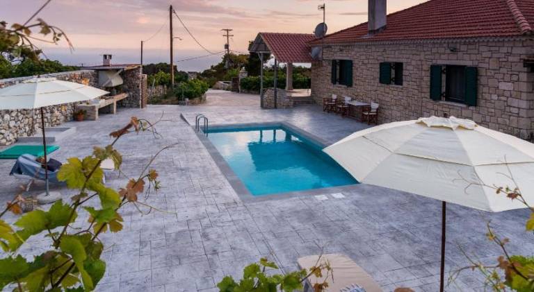 Villa with barbecue, patio & yard in Zakynthos