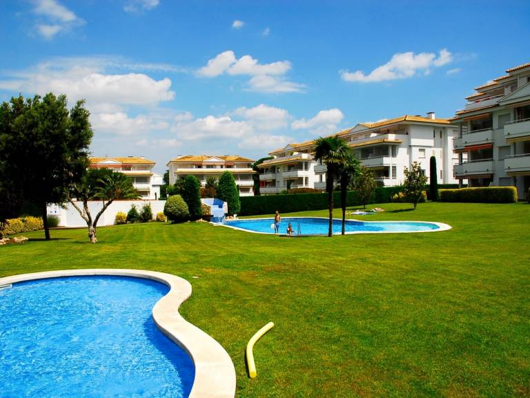 Fully equipped wonderful holiday apartment with pool & patio | Pets allowed — photo 2