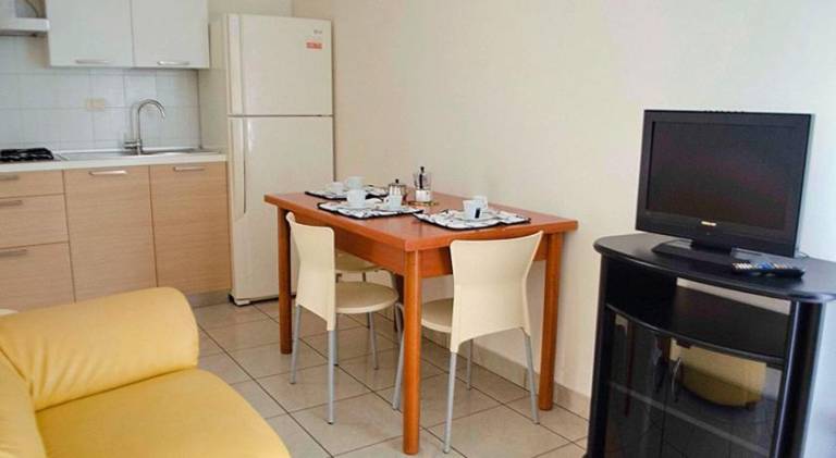 Serviced apartment with terrace & garden — photo 4