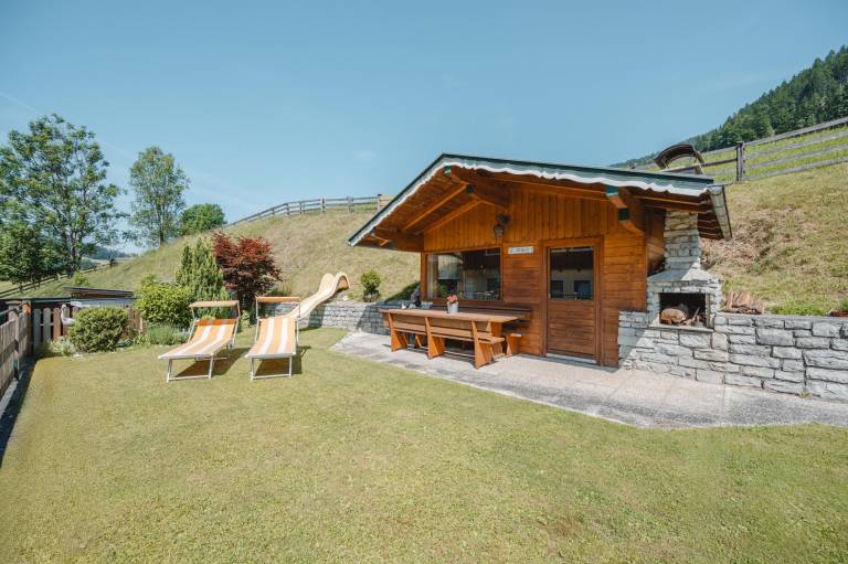 Holiday apartment with BBQ & yard — photo 5