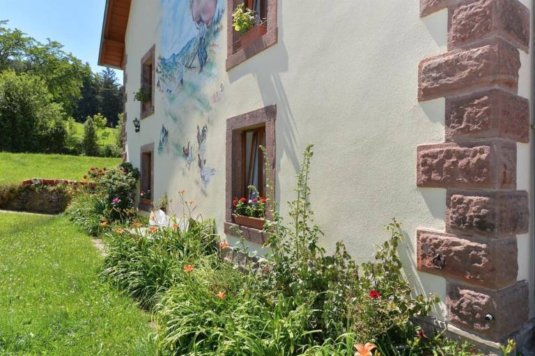 Family-oriented pleasant cottage with garden & grill | Mountain view | Dogs allowed — photo 4