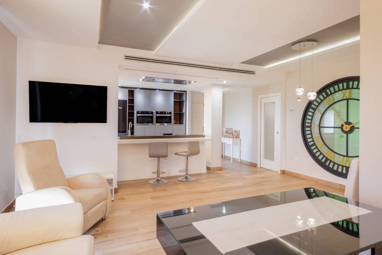 Fully equipped charming rental apartment with terrace & yard | City view | Perfect for remote work | Dogs allowed — photo 3