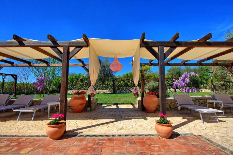 Family-oriented villa with garden, private pool & barbecue | Pets are welcome — photo 4