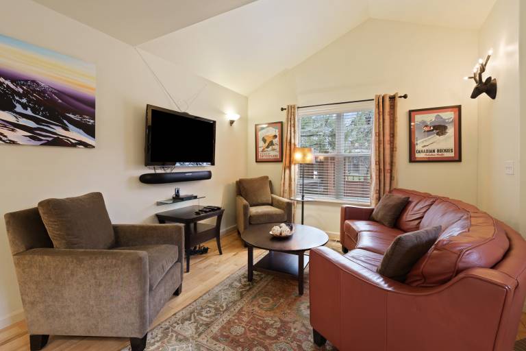 Westside Living at Its Best Hot Tub, EV Charger & Walkable Bend Location — photo 2