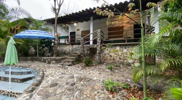 Holiday apartment with garden, pool & patio — photo 5