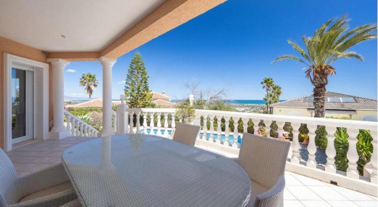 Villa with patio, garden & private pool | Perfect for remote work — photo 3