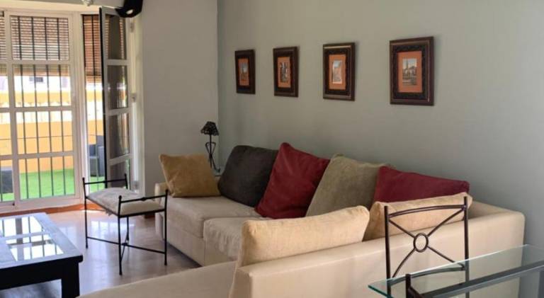 Vacation home with garden, patio & grill — photo 2