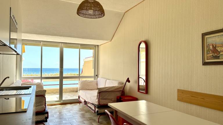 Apartment with terrace — photo 2