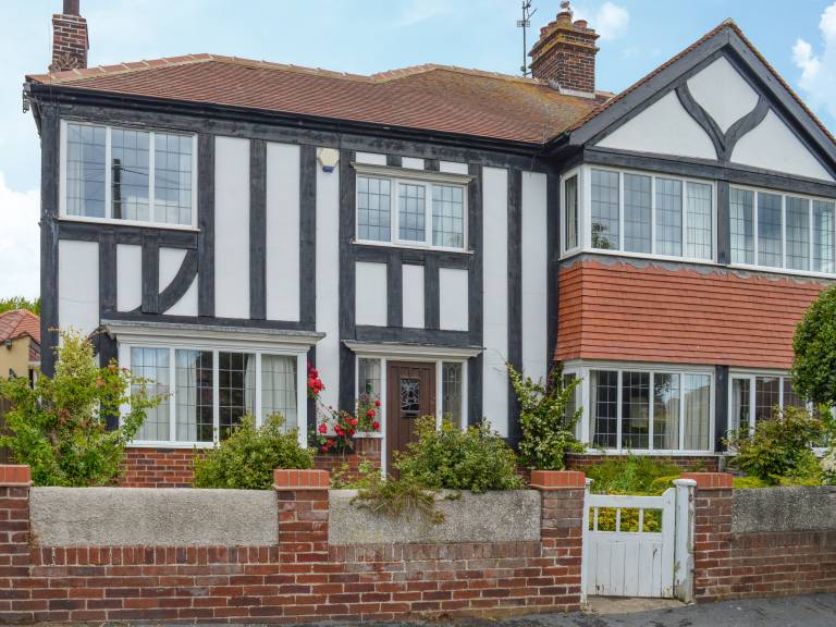 Family-friendly cottage with barbecue & garden | River view | Close to the beach | Pets are welcome in Bridlington