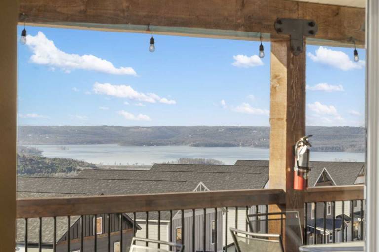 Vacation home with barbecue & pool — photo 2